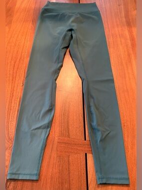 Bucked Up green leggings size medium
